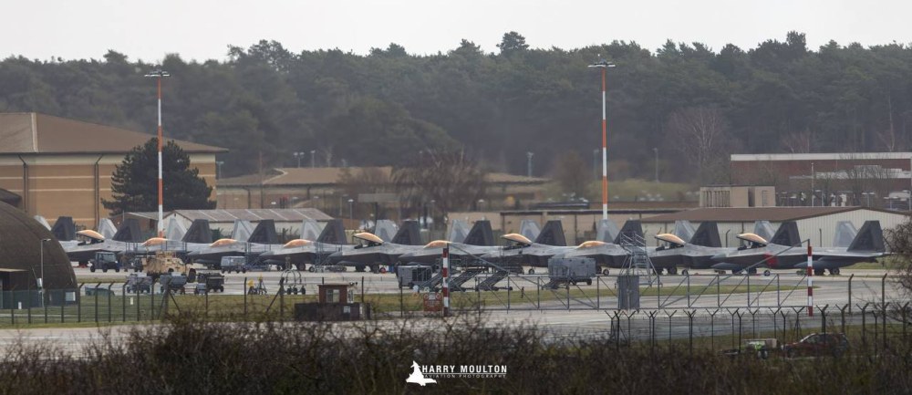 Най-мощната техника на ВВС на САЩ е разположена в база на Крит заради ескалацията с Иран