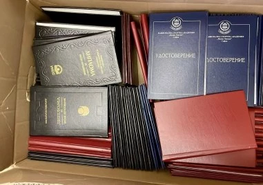 ГДБОП разби работилница за фалшиви дипломи и документи