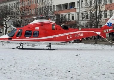 Медицински хеликоптер превози мъж, изпаднал в тежко състояние след катастрофа във Врачанско