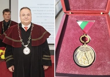 Министърът на отбраната отличи проф. д.м. Иво Димитров с възпоменателен медал