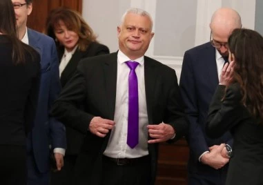 Шефът на МВР Емил Дечев нищи с разследващите случаите Петрохан и Околчица