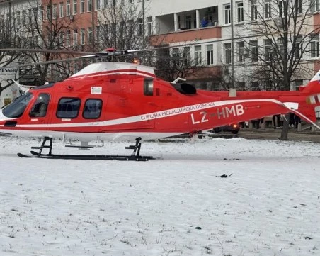 Медицински хеликоптер превози мъж, изпаднал в тежко състояние след катастрофа във Врачанско