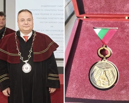 Министърът на отбраната отличи проф. д.м. Иво Димитров с възпоменателен медал