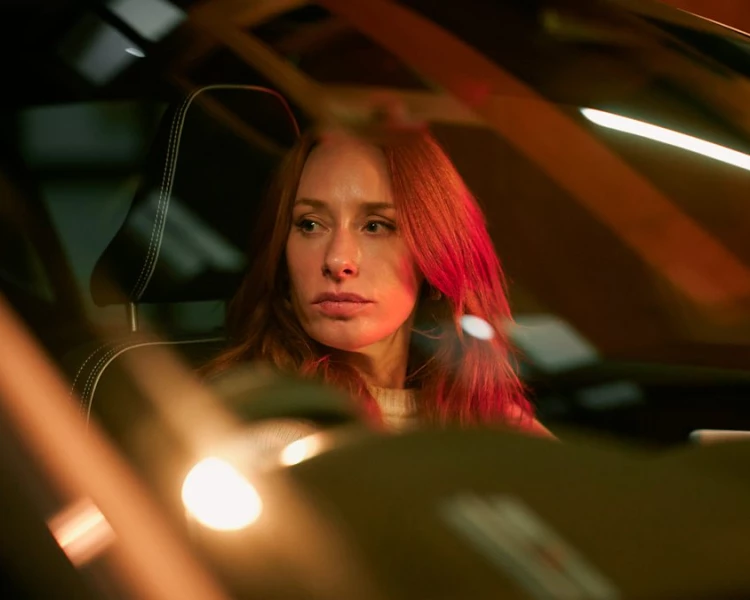 Интимната връзка между човек и изкуствен интелект - тема на нов сериал