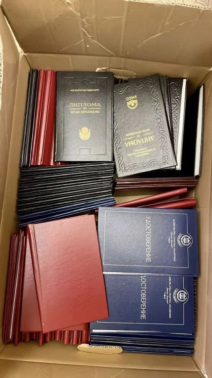 ГДБОП разби работилница за фалшиви дипломи и документи