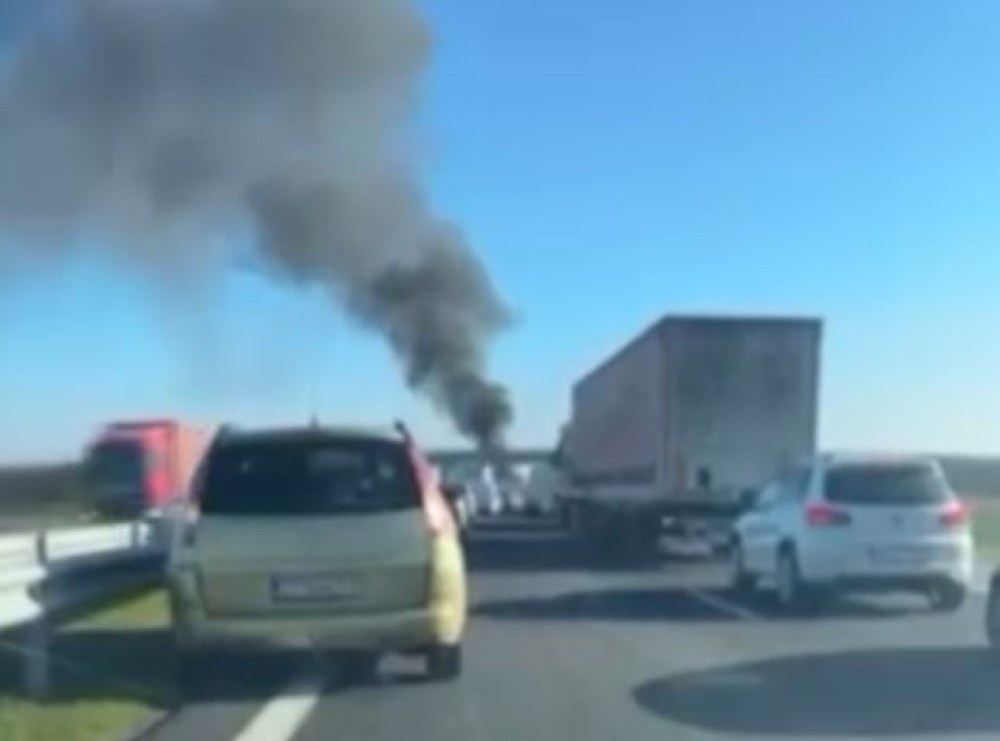 Кола се запали на АМ 