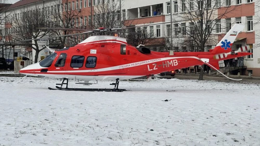 Медицински хеликоптер превози мъж, изпаднал в тежко състояние след катастрофа във Врачанско