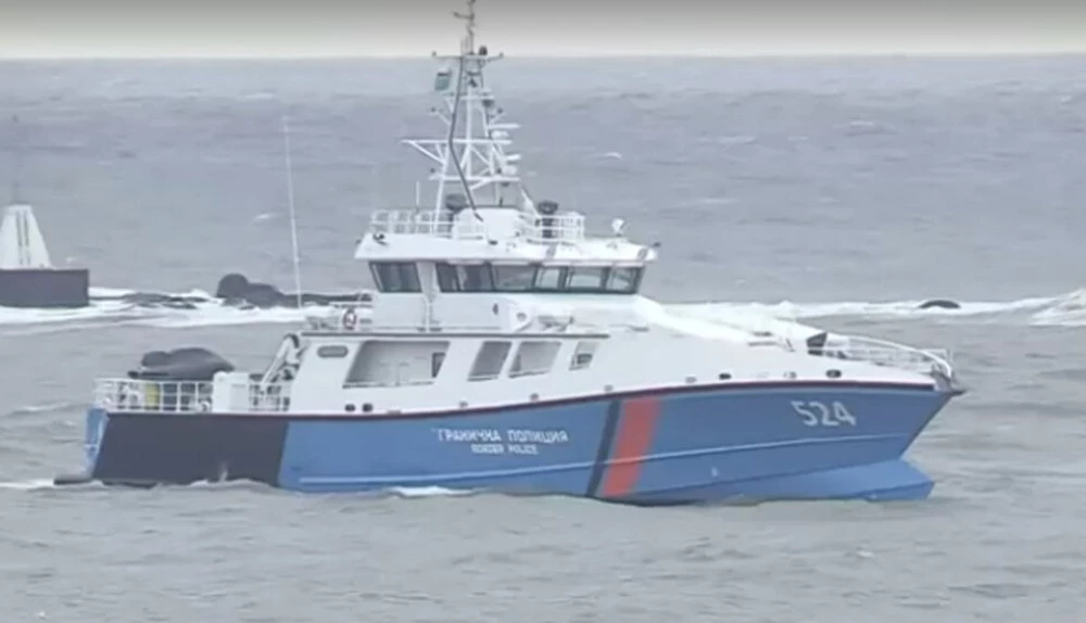 Не са открити пробойни по корпуса на кораба, потънал край Маслен нос