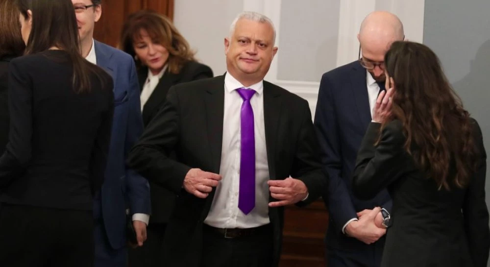 Шефът на МВР Емил Дечев нищи с разследващите случаите 