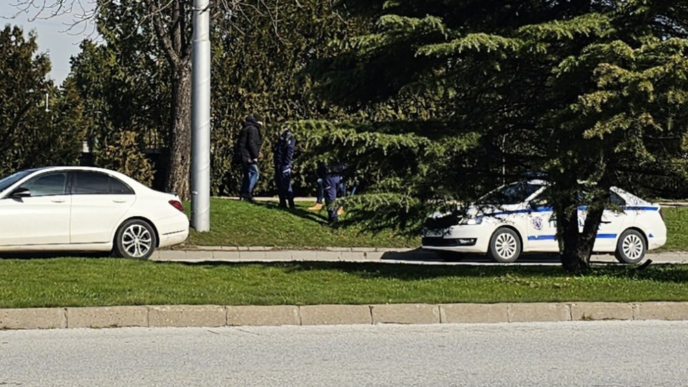 Шофьори спряха да спасяват проснат и неадекватен мъж край пътно платно на голям пловдивски булевард