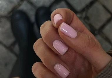 Късите нокти отново са хитов тренд в маникюра през 2026 година