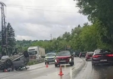 Млад шофьор се преобърна край Марково, на косъм от сериозен инцидент и край Асеновград