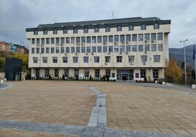 Въпреки указанията на съда – Общинският съвет в Асеновград няма