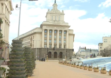 Парламентът е разделен на две след ветото на Йотова върху Изборния кодекс