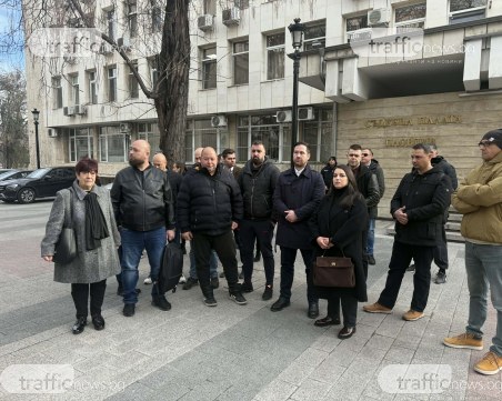 Близки на загиналото семейство на Околовръстното: Той уби всички нас, едно дете остана без майка и баща