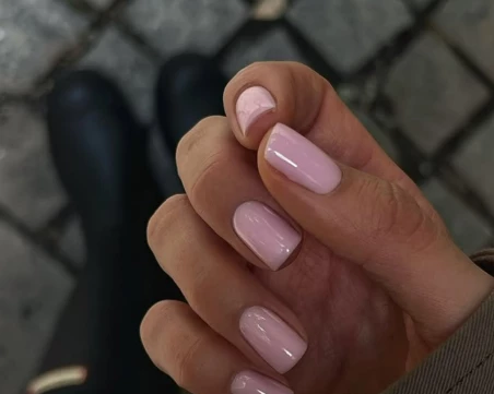 Късите нокти отново са хитов тренд в маникюра през 2026 година