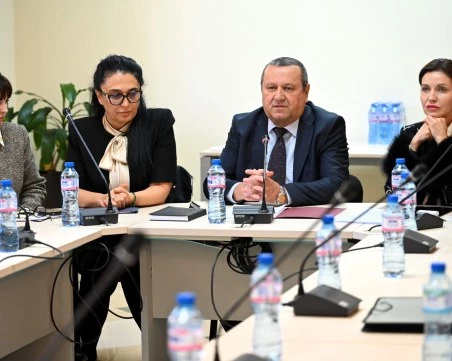 Министър Адемов: Искаме да спрем практиката „глас срещу хляб