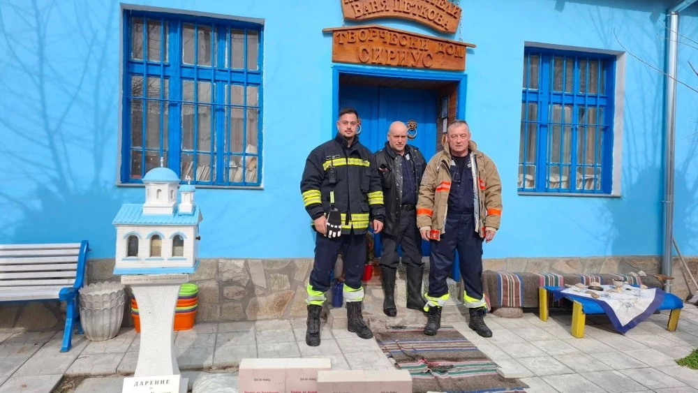 Пожарникари от Първомай спасиха красива къща музей от наводнение