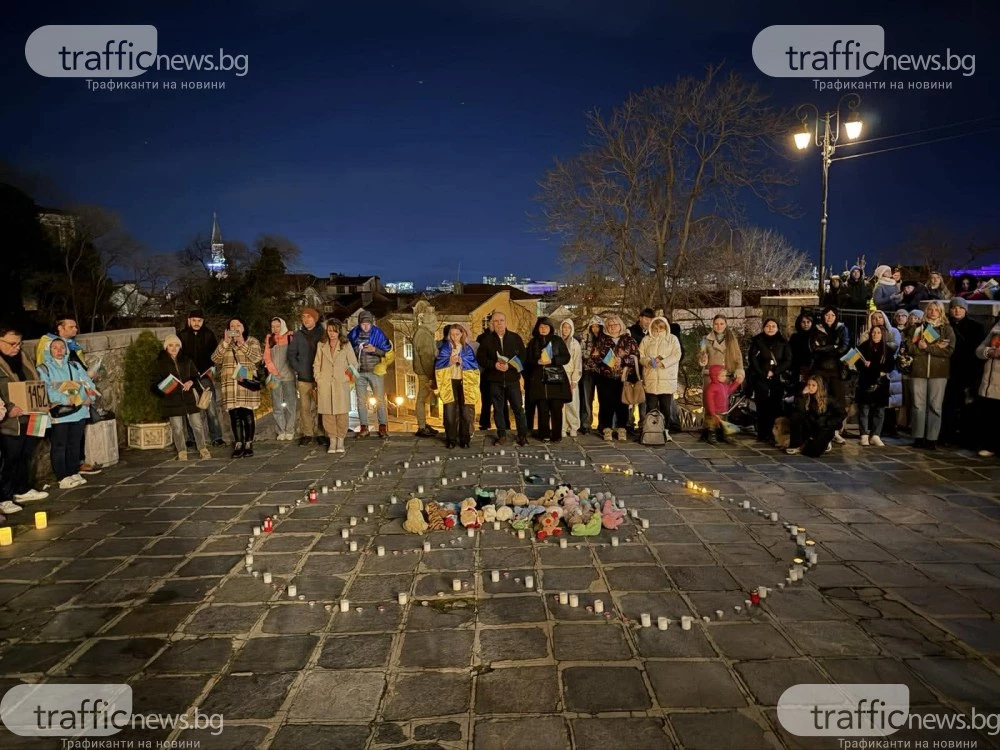 Украинската общност в Пловдив се помоли за мир пред храма 