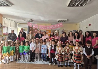 Детска градина „Щастливо детство отбеляза Деня на розовата фланелка