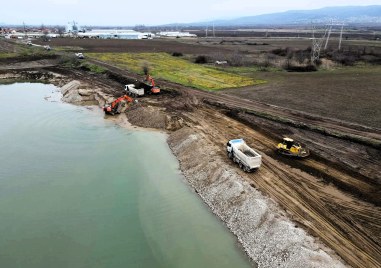 Институционален вакуум в Йоаким Груево: Маскира ли строежът на рибарник незаконна кариера?