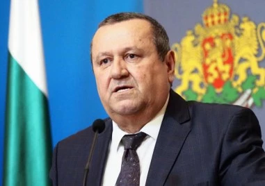 Министър Адемов: Социалните плащания са гарантирани