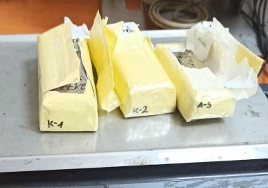 Удар на Капитан Андреево: Хванаха над 11 кг кокаин и 5 кг злато в камион с цветя