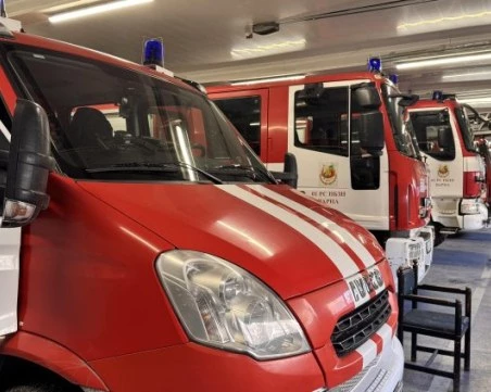 Пожар в блок в Хасково, евакуираха живущите