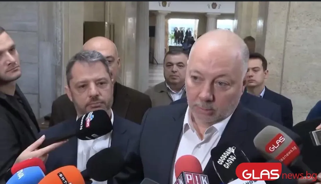 Росен Желязков и Делян Добрев регистрираха ГЕРБ за изборите