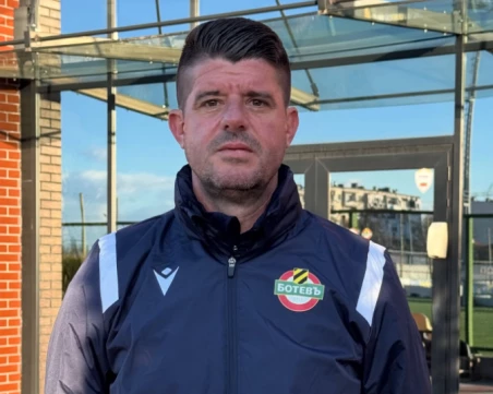 Васил Гърков започва работа в школата на Ботев