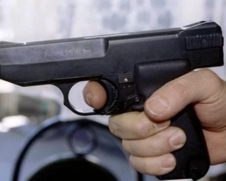 Задържаха баща, заплашил с убийство с газов пистолет сина си в Банкя