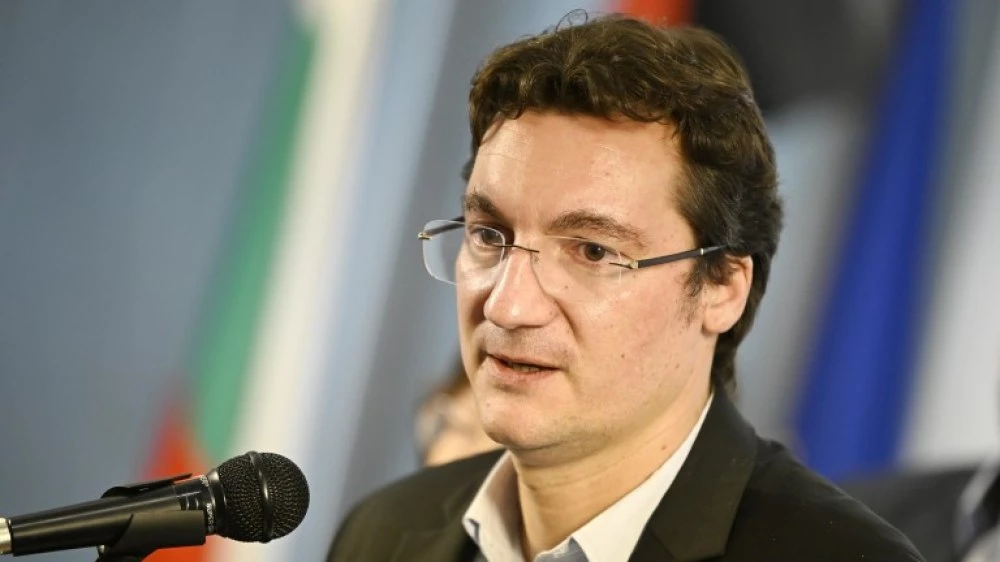 Крум Зарков извади 8 депутати от БСП от листите за неподчинение