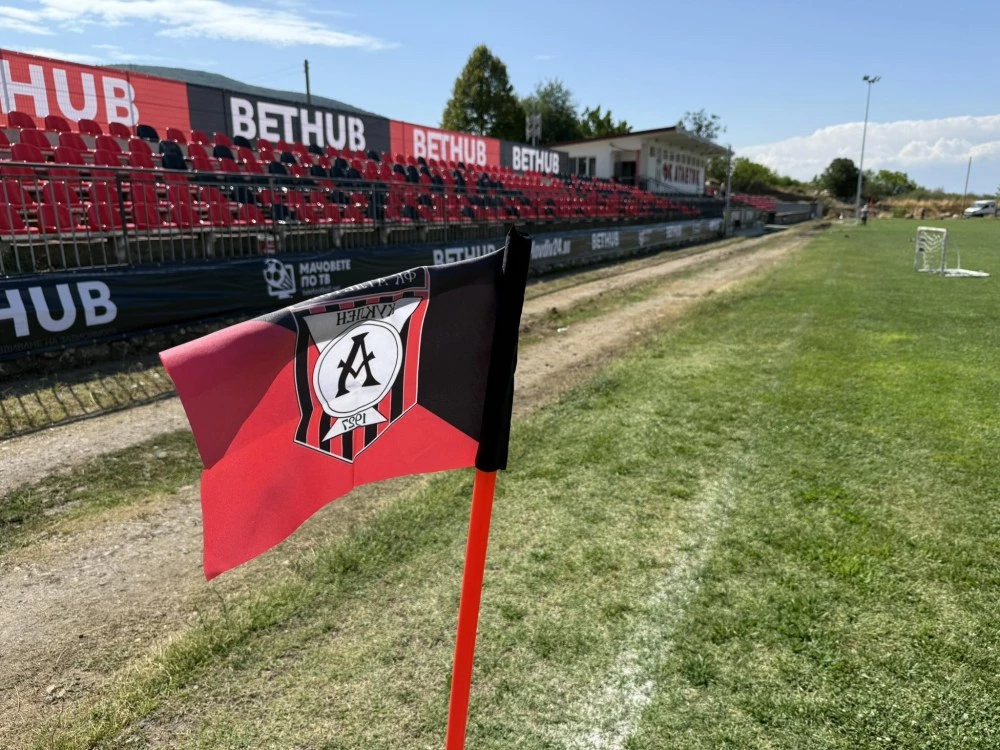 Ванчо Траянов пое Атлетик Куклен