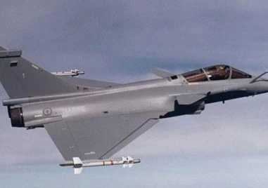 Арестуваха американски пилот, обучавал без лиценз китайската армия