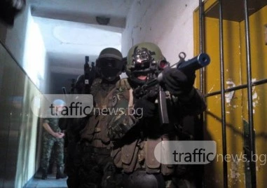 Издирвани в цяла България мъже предложиха колосален подкуп на полицаи в Пловдив