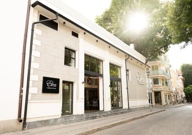 Служител изкара „мръсни тайни на пловдивски ресторант, свързан с човек на президента - цензурираха го