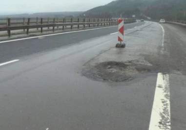 Смъртоносна опасност: 15-сантиметрови кратери дебнат шофьори на АМ Тракия