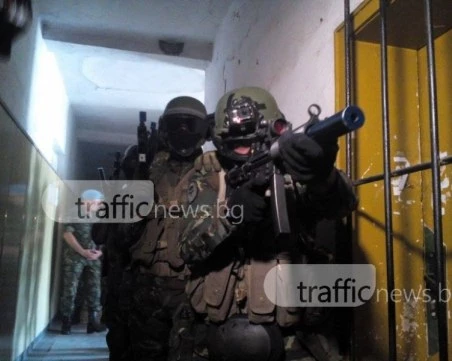 Издирвани в цяла България мъже предложиха колосален подкуп на полицаи в Пловдив