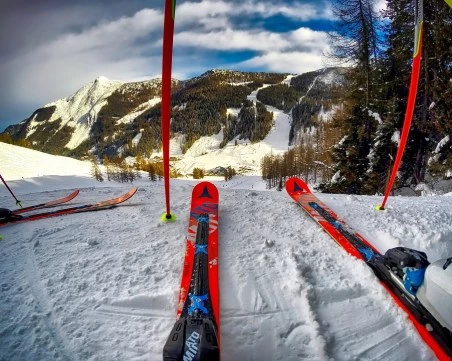 Скиор загина след удар в дърво извън пистите над Банско