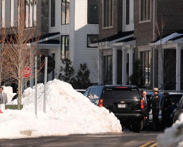 Изтекла снимка прекъсна изслушването на Хилари Клинтън за Джефри Епстийн