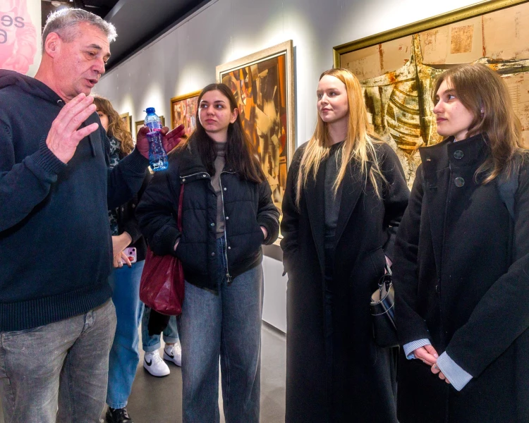 Студенти и художници - среща на поколенията в галерия „Капана