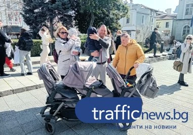 Семейство с тризнаци от Пловдив търси дом, но остава извън системата за общинско настаняване