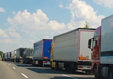 Спират движението на тирове по Тракия, Хемус и Струма на 3 март