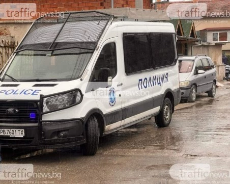 Бой на пътя край Първомай: Шофьор счупи огледалото на бус, с него налага опонент