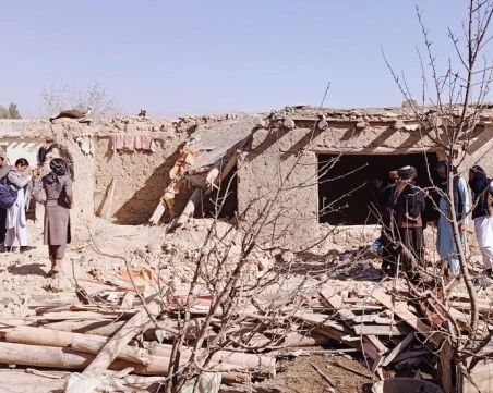 Пакистан бомбардира градове в Афганистан