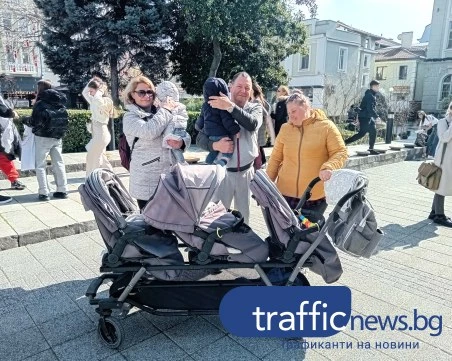 Семейство с тризнаци от Пловдив търси дом, но остава извън системата за общинско настаняване