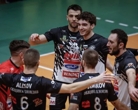 Волейболният Локомотив с домакинство на Дея спорт