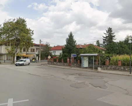 Жители на Прослав се събират на протест в неделя заради дупки и лоша инфраструктура в квартала