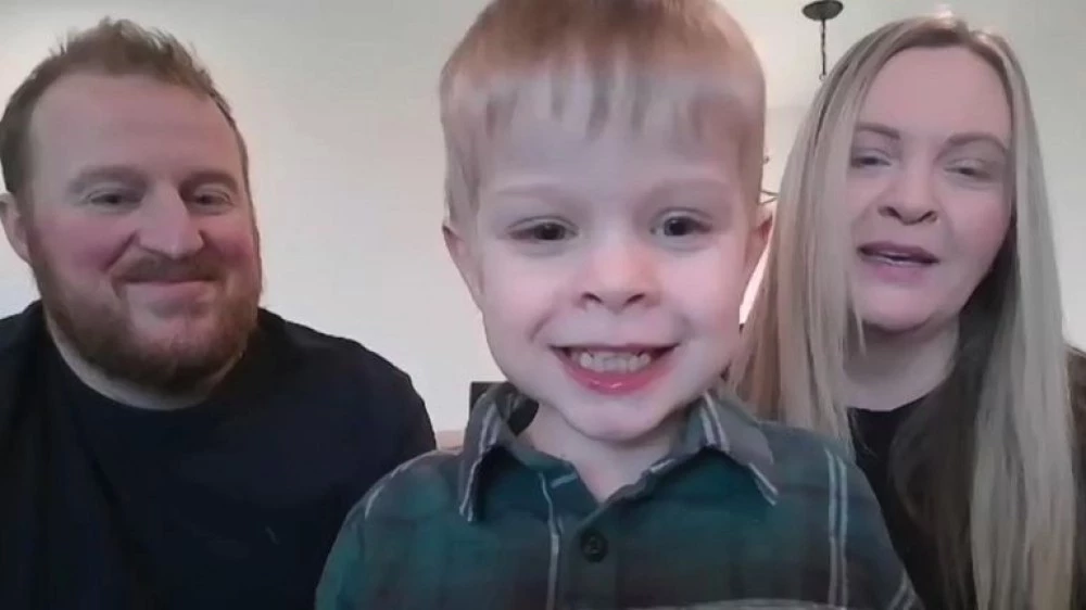 Чудо в медицината: Дете, обречено на парализа, проходи след уникална вътреутробна операция