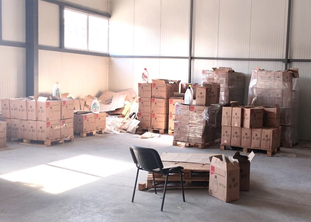 Икономическа полиция Пловдив разби незаконен склад за прах за пране, има задържан